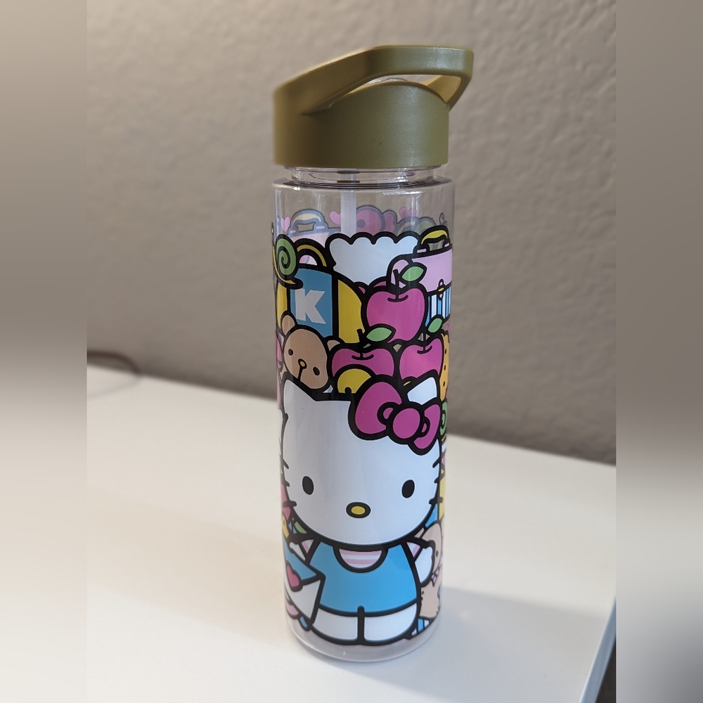 Hello Kitty Sanrio Surprises Plastic Drinking Cup Water Bottle New with straw